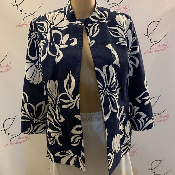Chico's. Size 1 - Small. Open front jacket. 3/4 Sleeve. Button Cuff. B92. - Picture 1 of 4
